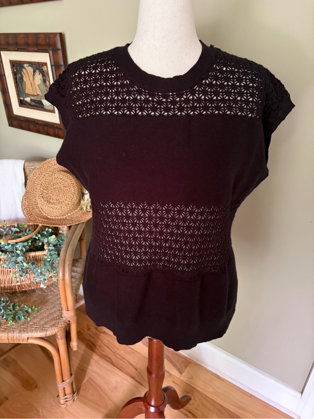 AEMI & CO Open-Knit Black Crewneck Textured Short-Sleeve Sweater; Sleek Style
